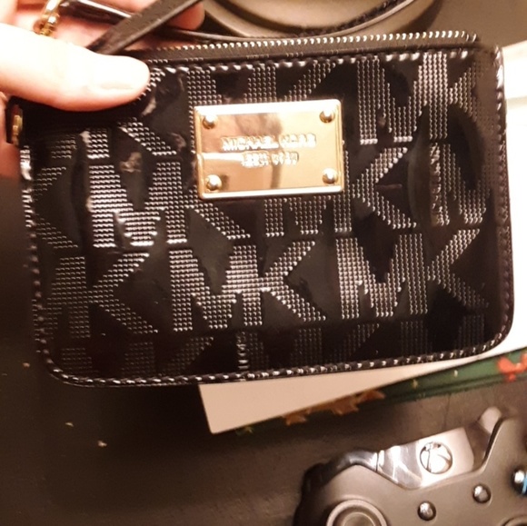 Michael kors wristlet - Picture 1 of 1